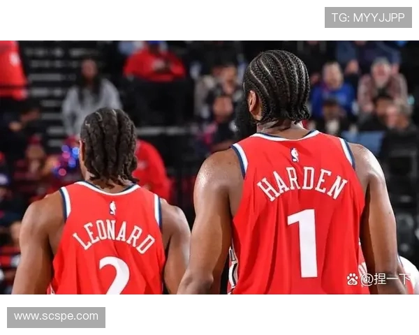 伦纳德面对严密防守苦战20投10中罚球表现出色仍难阻球队失利